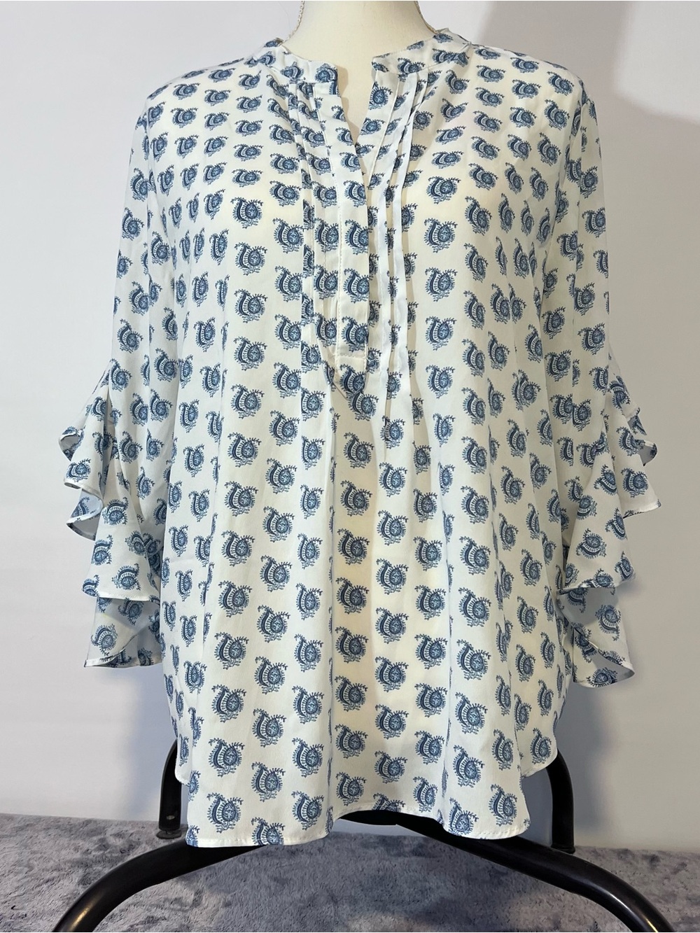 Vince Camuto Blue White Paisley Print Ruffle Sleeve Blouse Size L